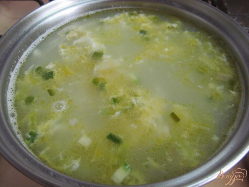 Фото приготовление рецепта: Овощной суп с крапивой на курином бульоне шаг №5