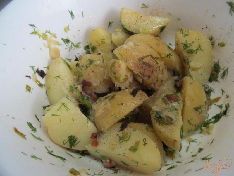 Фото приготовление рецепта: Молодой картофель с копченым беконом шаг №6