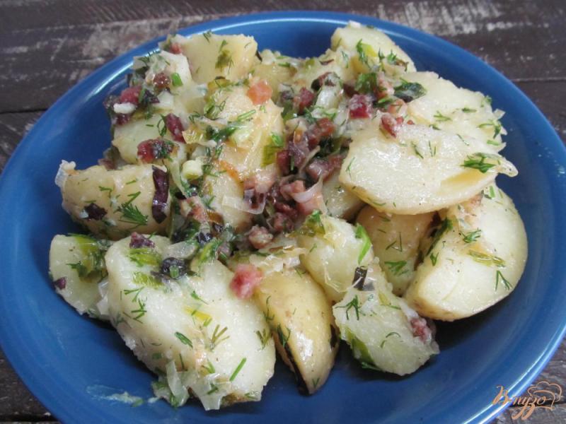 Фото приготовление рецепта: Молодой картофель с копченым беконом шаг №7