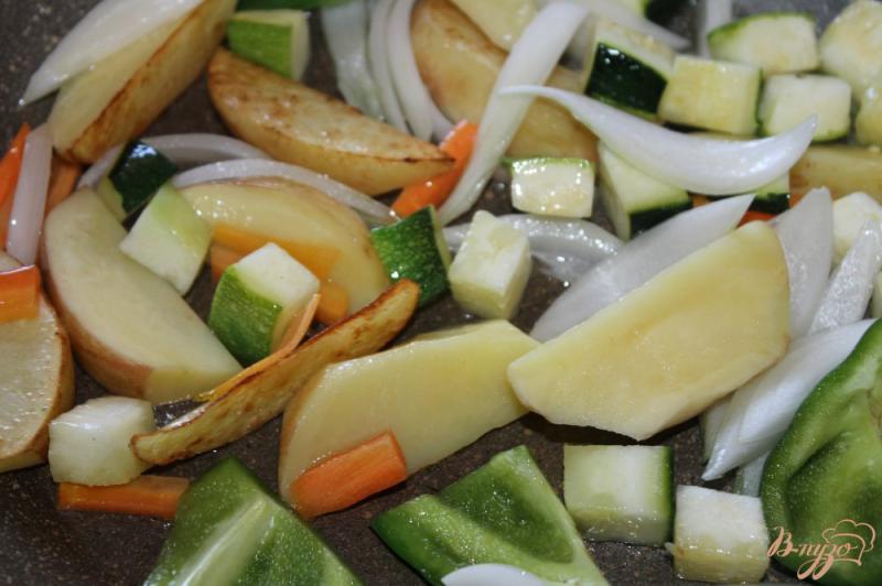 Фото приготовление рецепта: Овощное рагу с молодым горохом шаг №3
