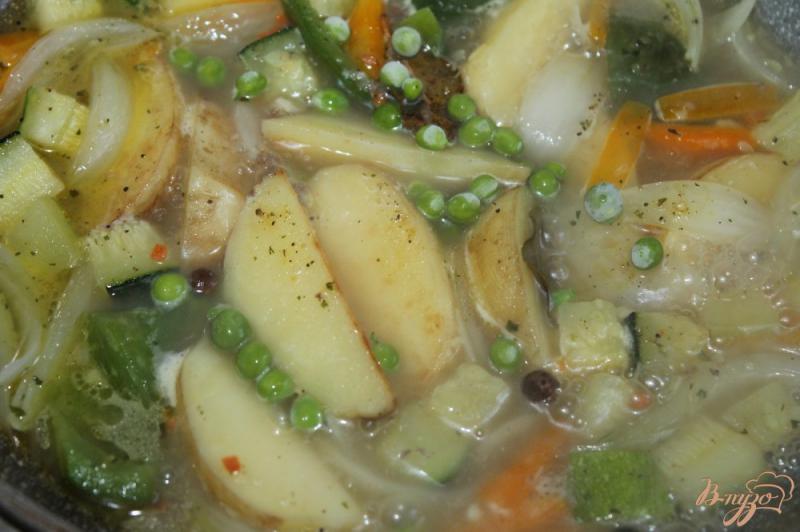 Фото приготовление рецепта: Овощное рагу с молодым горохом шаг №5