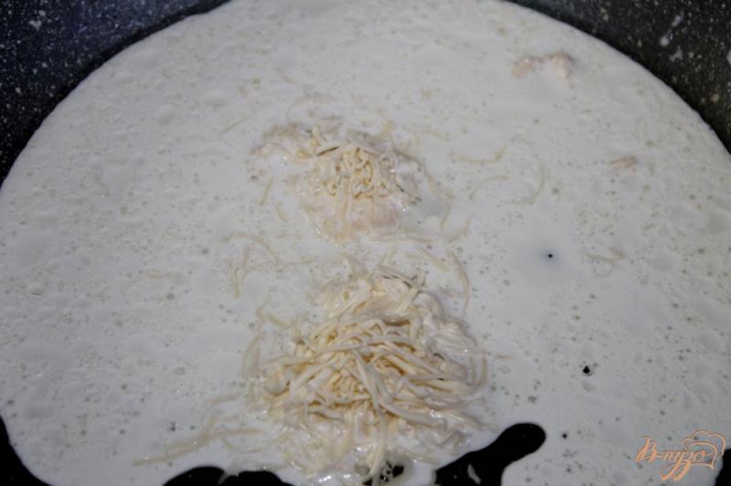 Фото приготовление рецепта: Сливочные спагетти с куриными фрикадельками шаг №4