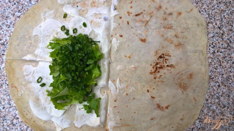Фото приготовление рецепта: Шаурма со свининой салатом и брынзой шаг №3