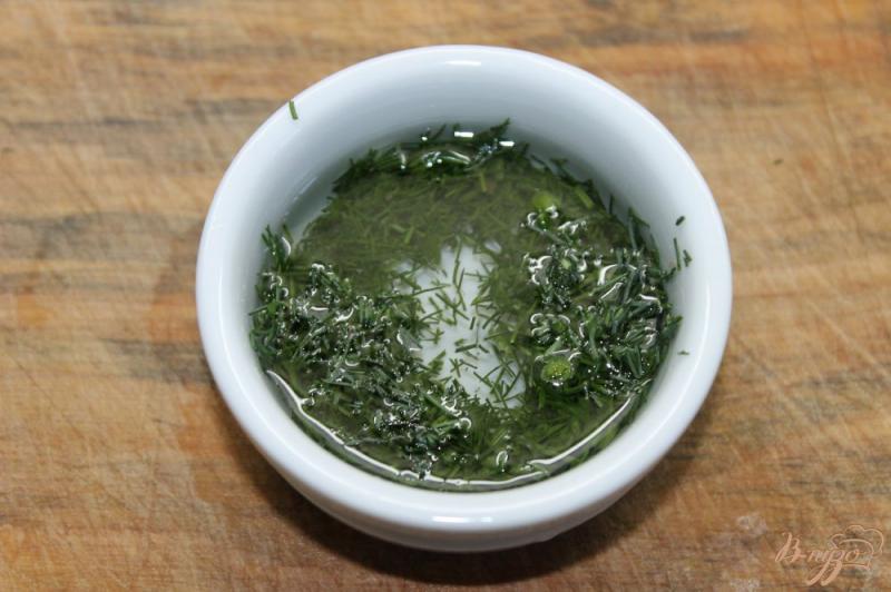 Фото приготовление рецепта: Фокачча с зеленым соусом, помидорами черри и оливками шаг №2