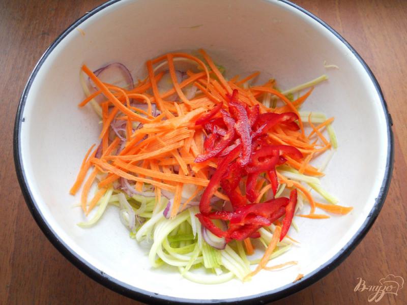 Фото приготовление рецепта: Острый овощной салат шаг №2
