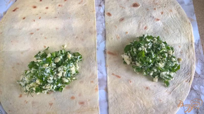 Фото приготовление рецепта: Конвертики из лаваша с творогом и зеленью шаг №3