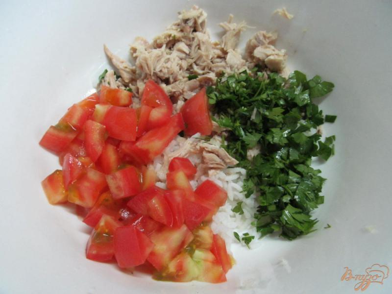 Фото приготовление рецепта: Салат с рисом и курицей шаг №2