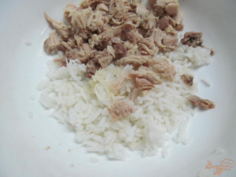 Фото приготовление рецепта: Салат с рисом и курицей шаг №1