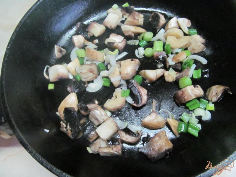 Фото приготовление рецепта: Грибной салат с крабовыми палочками шаг №1