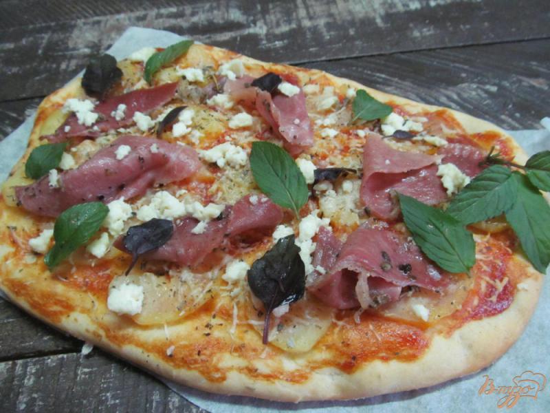 Фото приготовление рецепта: Пицца с хамоном и картошкой шаг №9