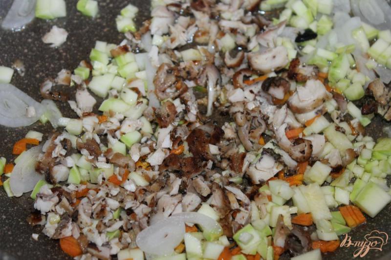 Фото приготовление рецепта: Гречневая каша с молодым кабачком и куриным мясом шаг №3