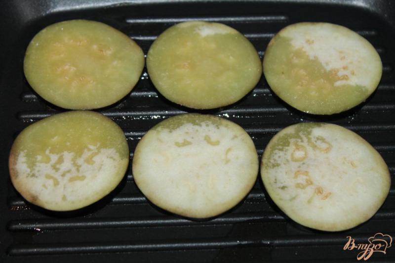 Фото приготовление рецепта: Баклажаны с помидорной начинкой шаг №2