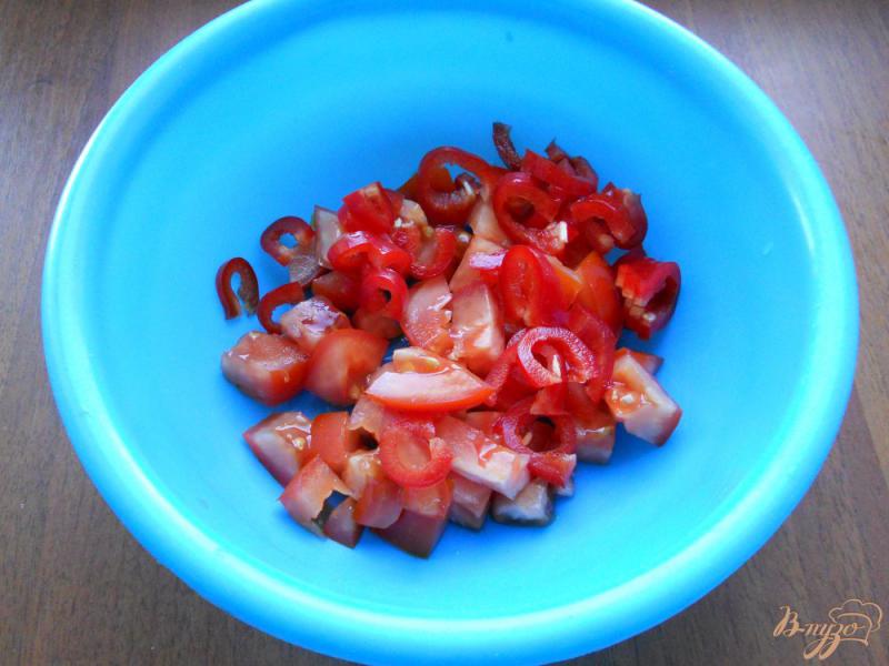 Фото приготовление рецепта: Салат из помидоров с брынзой шаг №1