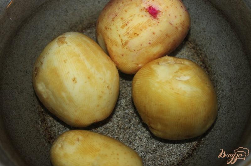 Фото приготовление рецепта: Молодой картофель с баклажанами и песто шаг №2