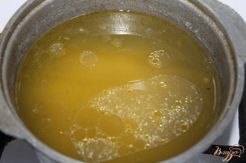 Фото приготовление рецепта: Суп со шпинатом и мясными фрикадельками шаг №2