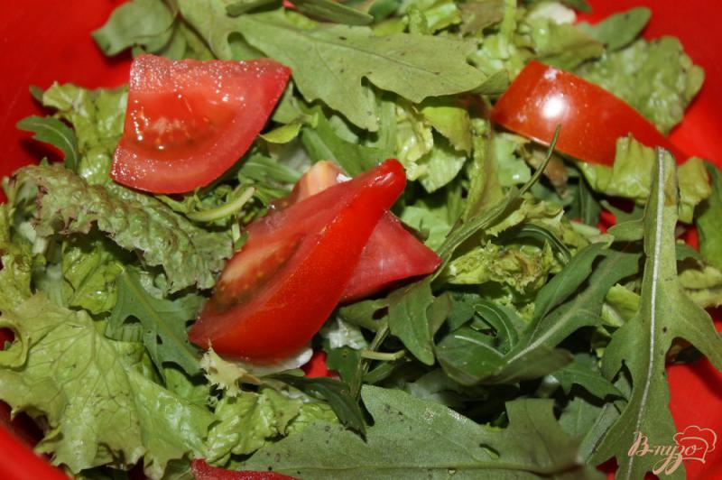 Фото приготовление рецепта: Овощной салат с фетой и песто шаг №2