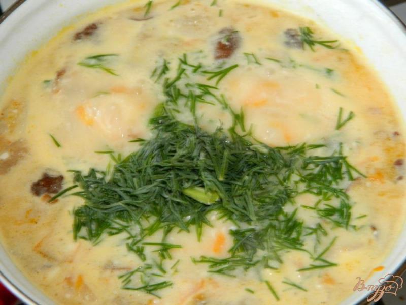 Фото приготовление рецепта: Грибной суп с сыром шаг №5