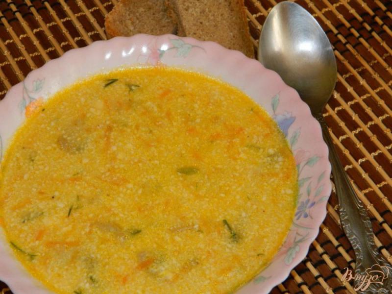 Фото приготовление рецепта: Грибной суп с сыром шаг №6