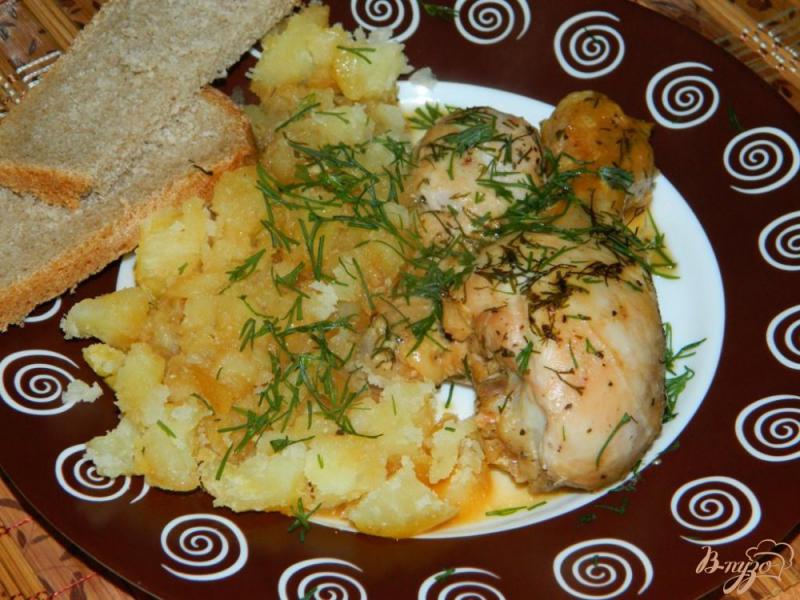 Фото приготовление рецепта: Куриный голени, запеченные с картофелем шаг №5