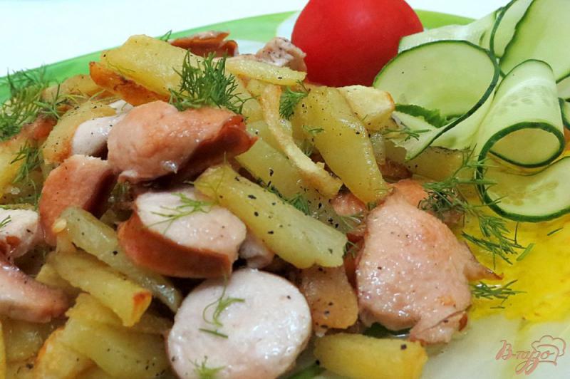 Фото приготовление рецепта: Картофель жареный на сале с сосисками шаг №9