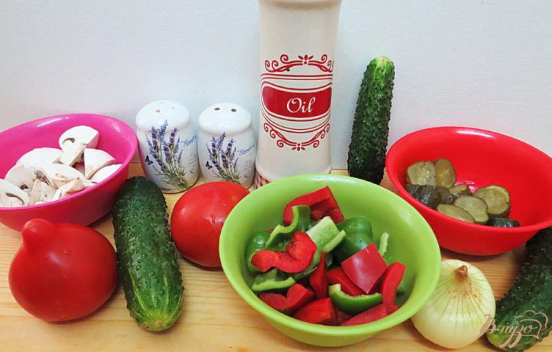 Фото приготовление рецепта: Салат овощной с грибами шаг №1