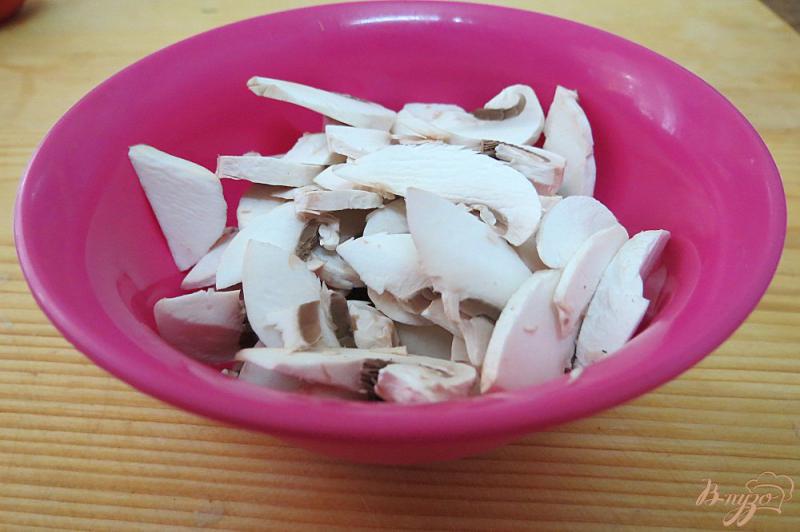 Фото приготовление рецепта: Салат овощной с грибами шаг №4