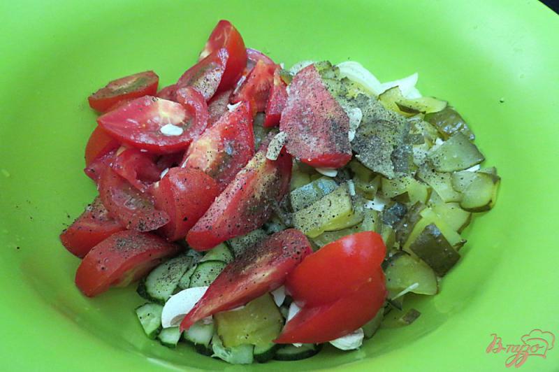 Фото приготовление рецепта: Салат овощной с грибами шаг №8