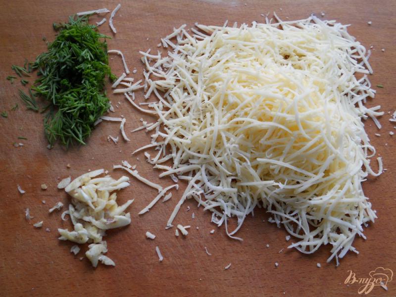 Фото приготовление рецепта: Молодой картофель с маслом и сыром в микроволновке шаг №4