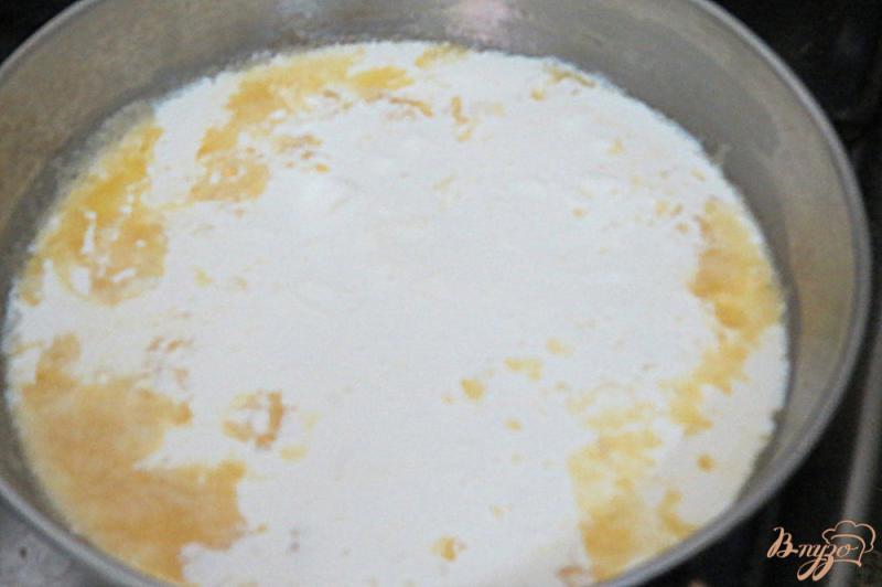 Фото приготовление рецепта: Соус сливочный со шпинатом шаг №5