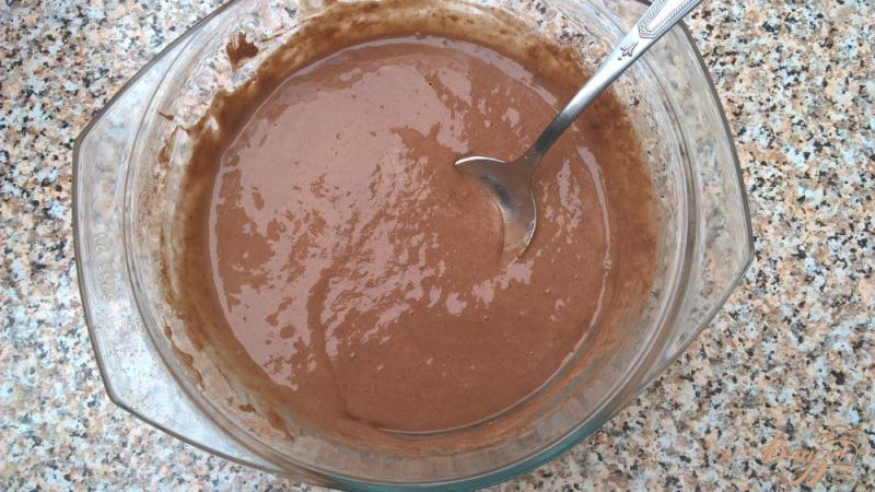 Фото приготовление рецепта: Шоколадно-ореховый торт в микроволновке шаг №3