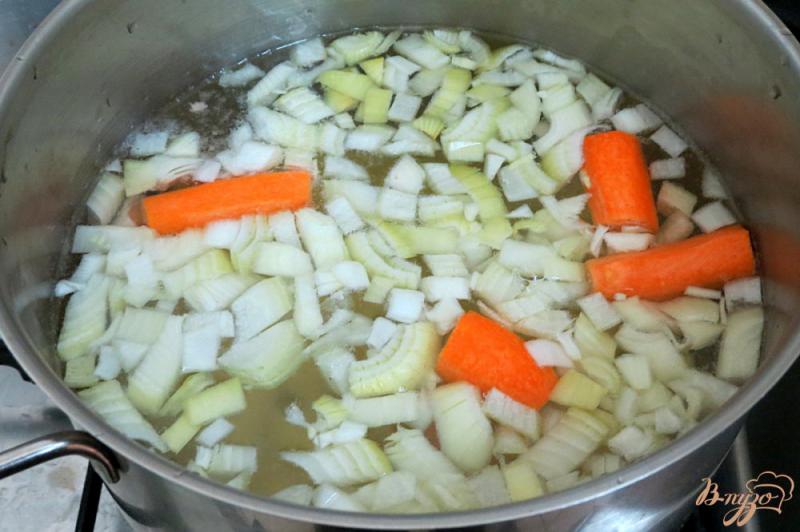 Фото приготовление рецепта: Суп пюре из тыквы и брюшек и головы лосося шаг №6
