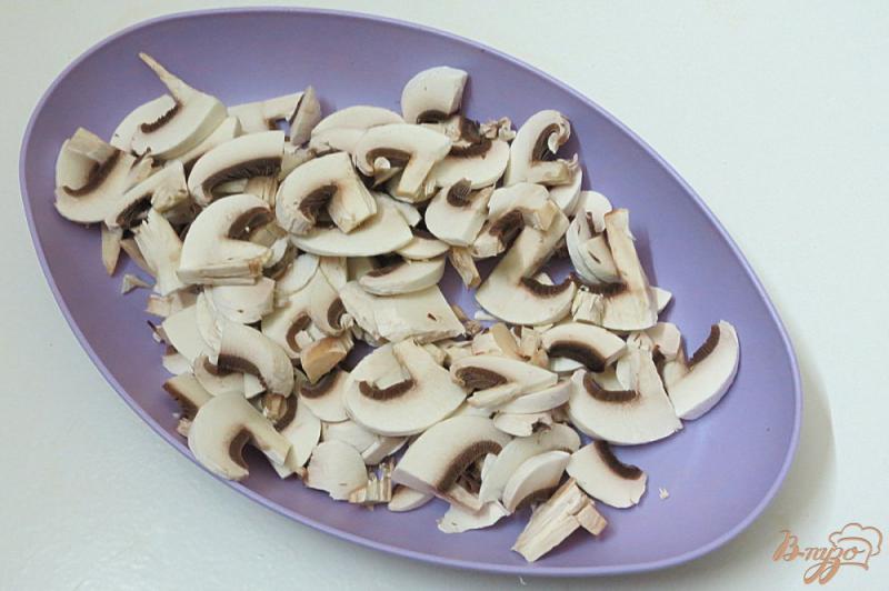 Фото приготовление рецепта: Куриные желудки с грибами в томатно-сметанном соусе шаг №1