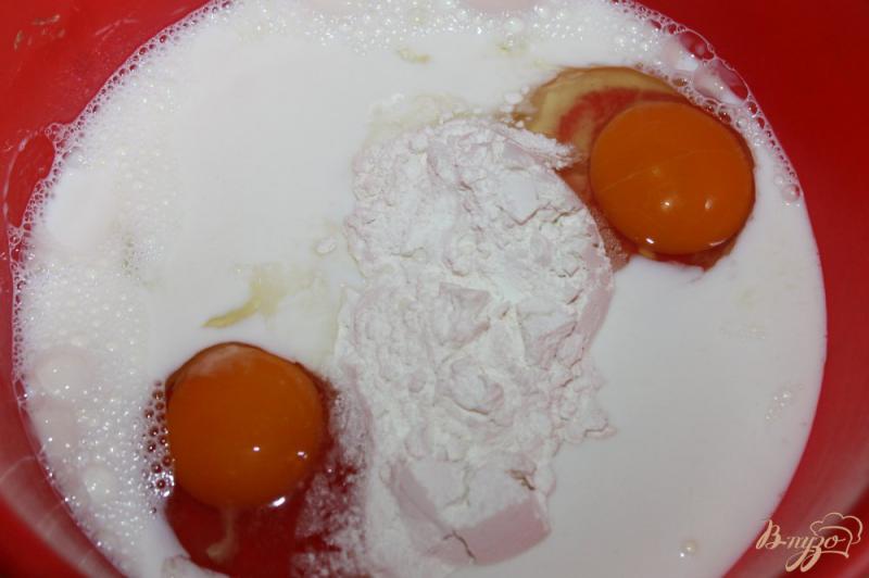 Фото приготовление рецепта: Блины с топленым белым шоколадом и абрикосом шаг №1