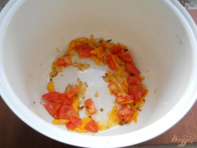 Фото приготовление рецепта: Куриные крылышки с помидорами в соке из черной смородины (в мультиварке) шаг №2