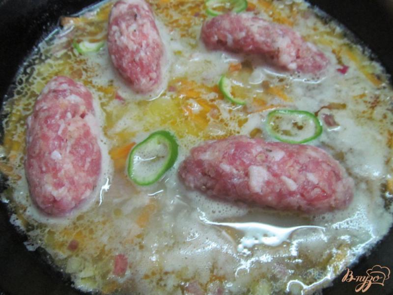 Фото приготовление рецепта: Мясные колбаски на рисе шаг №5