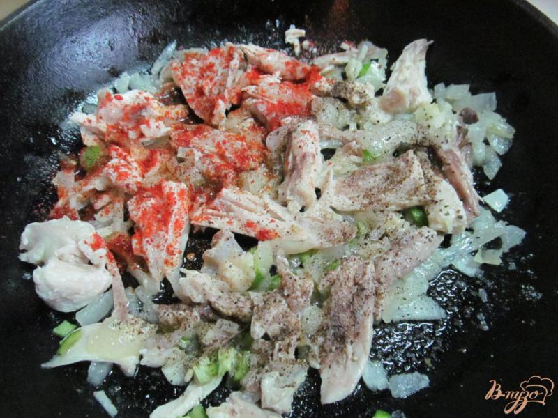 Фото приготовление рецепта: Паста с вареной курицей шаг №3