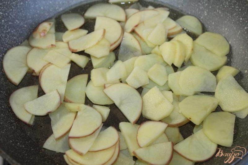 Фото приготовление рецепта: Картофельный гарнир с молодым горохом шаг №2