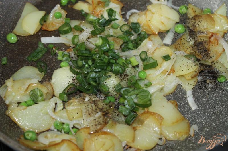 Фото приготовление рецепта: Картофельный гарнир с молодым горохом шаг №5