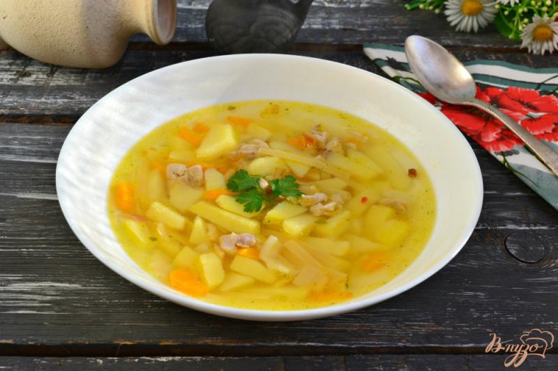 Фото приготовление рецепта: Куриный суп с лапшой шаг №5