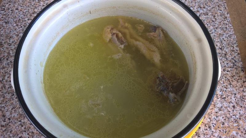 Фото приготовление рецепта: Суп с ризони и шпинатом шаг №1