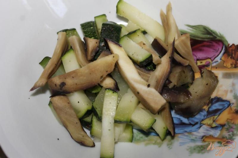 Фото приготовление рецепта: Салат из запеченных овощей и бекона шаг №4
