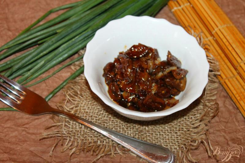 Фото приготовление рецепта: Куриные сердечки с луком в соусе « Терияки » шаг №7