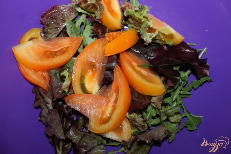 Фото приготовление рецепта: Салатный микс с овощами и пармезаном шаг №2