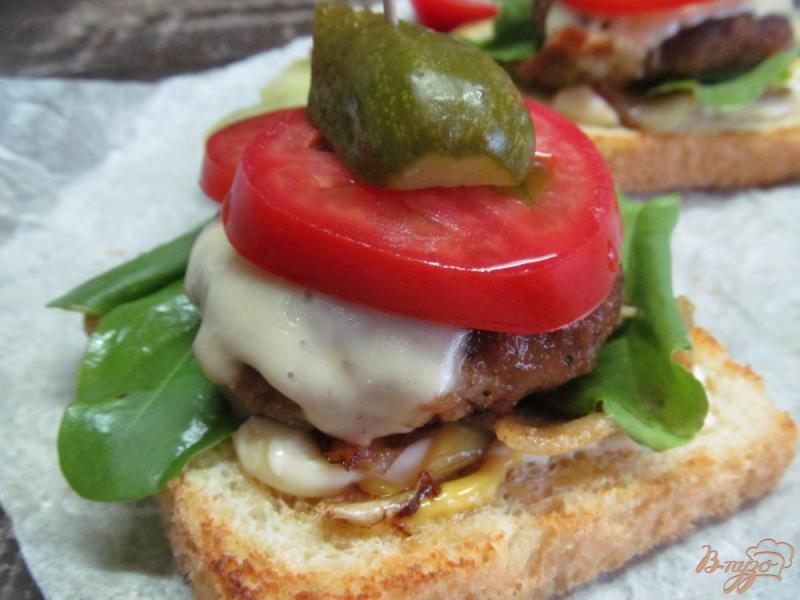 Фото приготовление рецепта: Сэндвич с интересной котлетой шаг №9