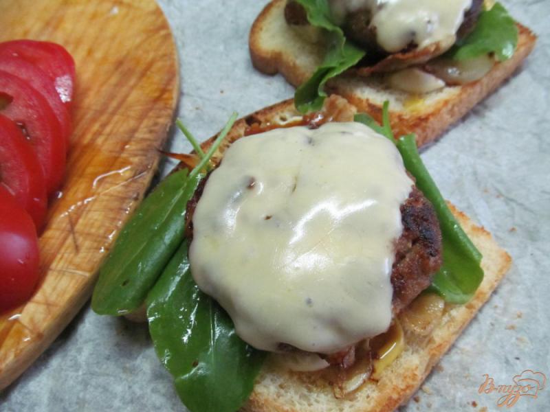 Фото приготовление рецепта: Сэндвич с интересной котлетой шаг №8