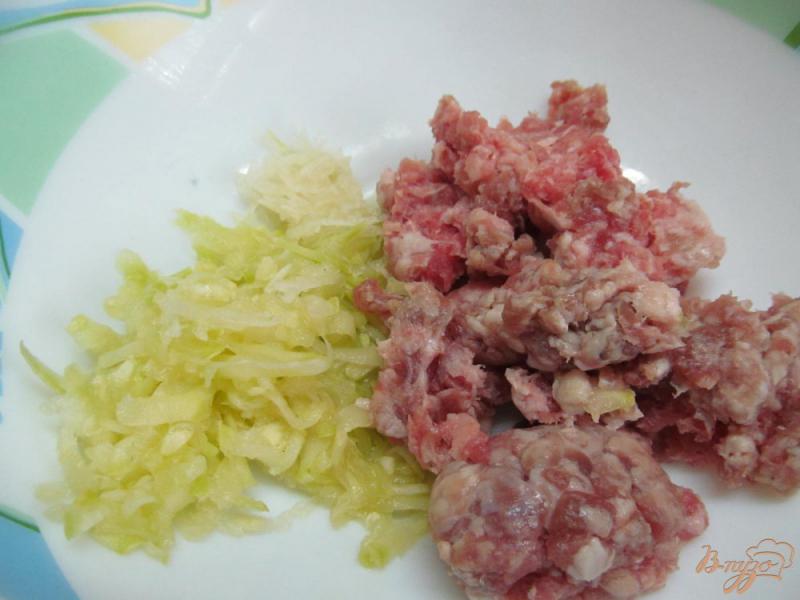 Фото приготовление рецепта: Овощной суп с фрикадельками из мяса с кабачком шаг №5