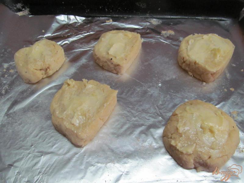 Фото приготовление рецепта: Американские сырные булочки шаг №7