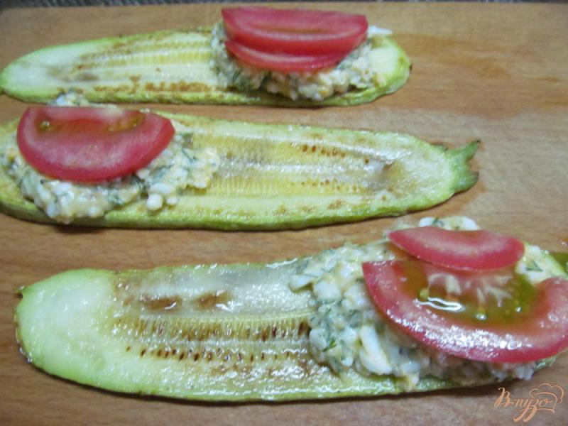 Фото приготовление рецепта: Кабачковый сэндвич с яичной намазкой и рыбой шаг №4