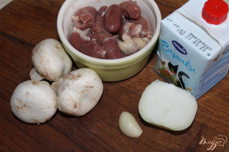Фото приготовление рецепта: Куриные сердечки запеченные с грибами и укропом шаг №1