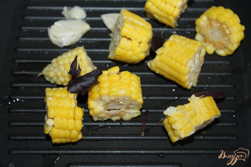 Фото приготовление рецепта: Молодая кукуруза с чесноком и соусом « Терияки » шаг №3